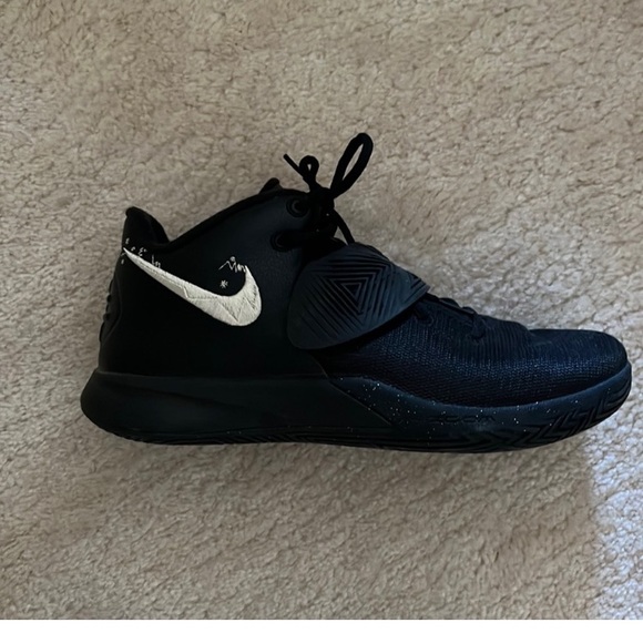 Nike Kyrie Flytrap - Picture 1 of 7